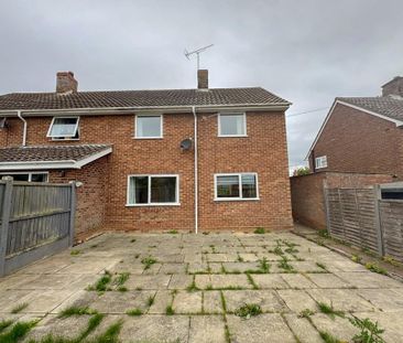 3 bedroom semi-detached house to rent - Photo 2
