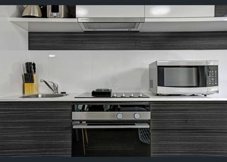 Stylish City Apartment in Adelaide’s East End - Photo 2