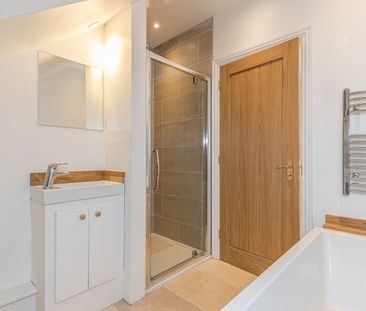 Asthall Leigh - Photo 4