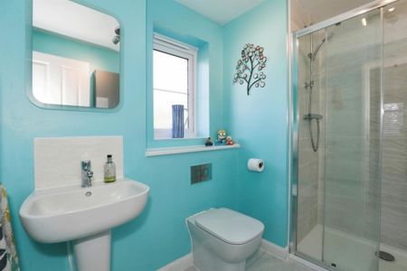 3 bedroom Semi-detached house to rent - Photo 5