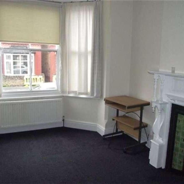 Leslie Road, Forest Fields, NG7 - Photo 1