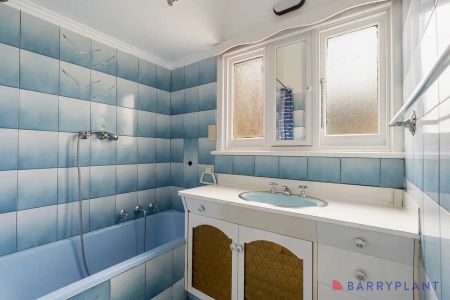 “CHARMING 2 BEDROOM PROPERTY: SOLID & WELL-LOVES FAMILY HOME” - Photo 3