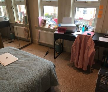 4 Bed Terraced House, Cardigan Gardens, RG1 - Photo 6