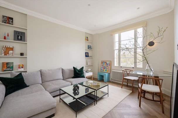 **SHORT LET**<br />A modern, beautifully finished apartment situated within a period conversion on Hamilton Terrace. - Photo 1