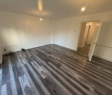 4 bedroom semi-detached house to rent - Photo 4