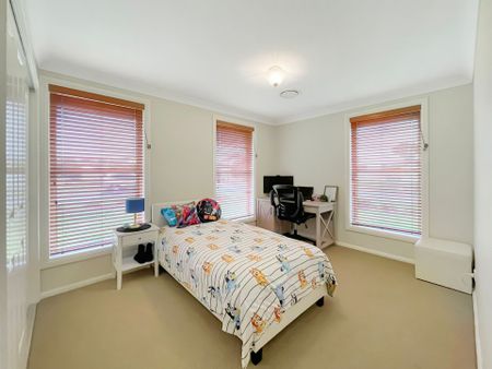 Executive Living in Keswick! - Photo 3