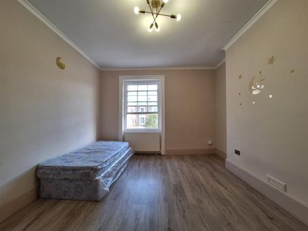 3 Bed Flat, Sydenham Park Road, SE26 - Photo 3
