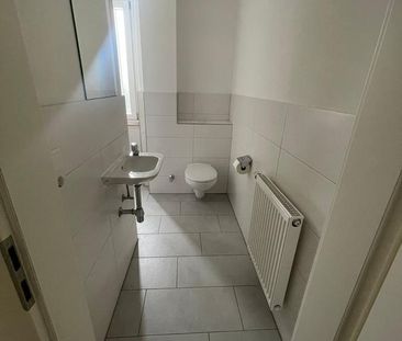 Renovierte 3-Zimmer-Wohnung in zentraler Lage ***Besichtigung: Dien... - Photo 5