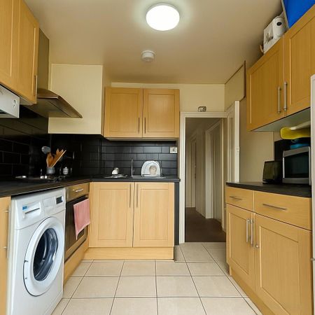 2 bedroom maisonette to rent - Photo 2