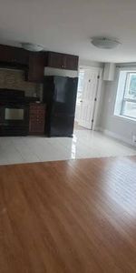 NEWLY RENOVATED 2 BED APARTMENT ST CLAIR WEST / SCARLETT $1710 - Photo 3