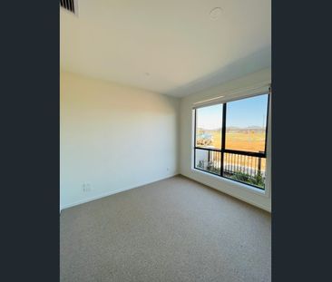 Impressive 4 bedroom townhouse in Woodlea Estate - Photo 4