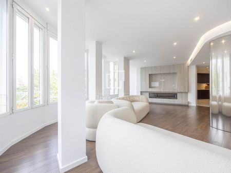 Excellent 5-bedroom apartment for rent in Gran Vía, Valencia - Photo 3