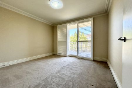 Family entertainer in a highly sought after locale - Photo 3