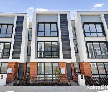 Triple Story Delight - Photo 1