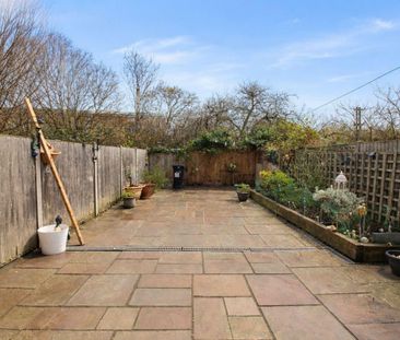 3 Bedroom House - Terraced To Let - Photo 3