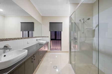 Spacious Family Home Designed for Comfortable Modern Living - Photo 5