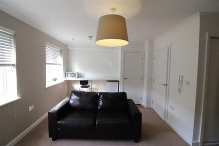 Studio to rent - Photo 2