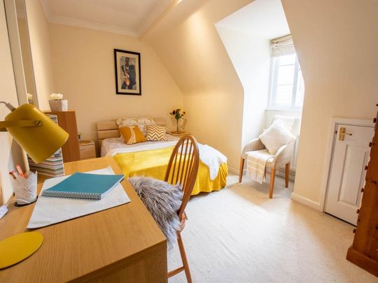 3 bedroom flat to rent - Photo 1