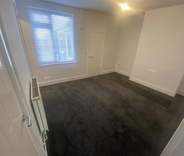 3 bedroom end of terrace house to rent - Photo 3