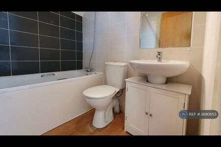 1 bedroom flat to rent - Photo 5