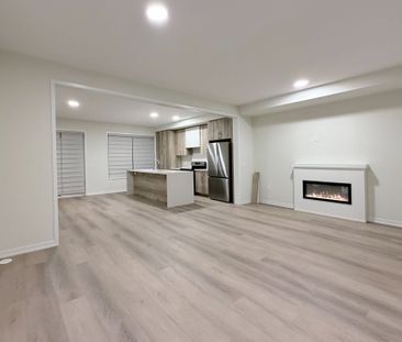 For Lease - 10 Helmkay Avenue, Richmond Hill, Ontario - Photo 1