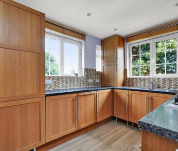 Castleview Road, Weybridge, Surrey, KT13 - Photo 6