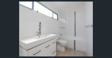 Stylish Two-Storey Loft in Prime Newtown Location - Photo 5