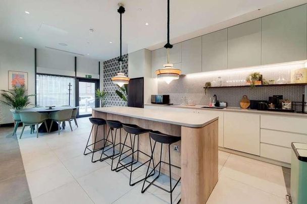 Uncle Southall, Southall, UB2 - Photo 1