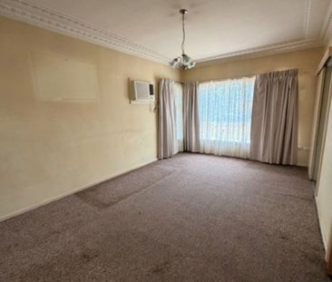 Priced to reflect its charm and retro style - Photo 4