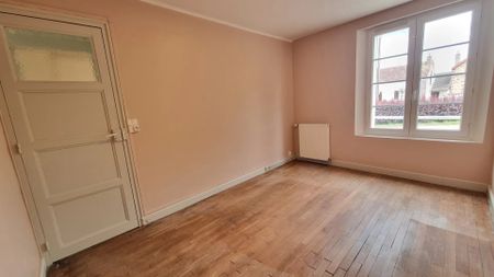 Dans un petit immeuble tranquille : trois pièces - Photo 2