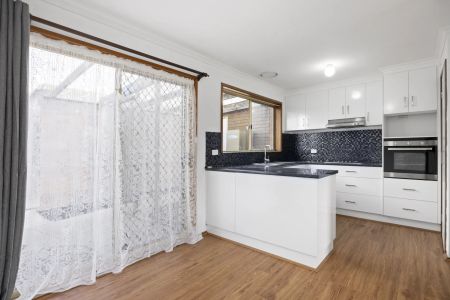 2 bedroom Unit in a great location! - Photo 5