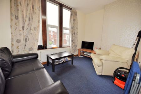 2 bedroom Flat in Cardigan Road, Leeds - Photo 5