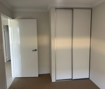 Stylish & Modern 4x2 Family Home - Photo 2
