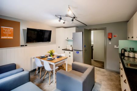 3 Bed Deluxe - Photo 5