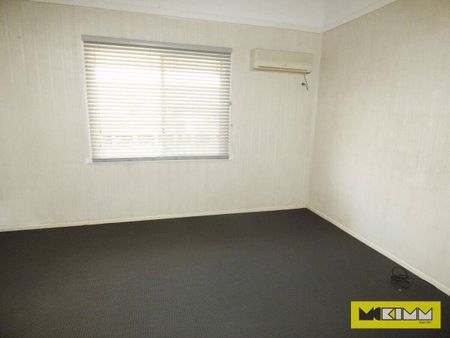 LARGE FAMILY HOME CLOSE TO CBD! - Photo 3