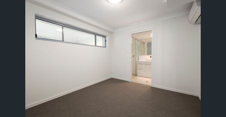 Convenience Overload with this 3 Bed 2 Bath so close to the CBD ! - Photo 3