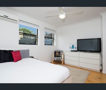 Modern One Bedroom Studio in the Heart of New Farm - Photo 1