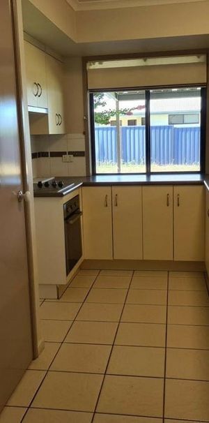 Family Home in Moodewarra Estate! - Photo 1