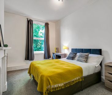 2 WINSTANLEY TERRACE Leeds - LS6 1DS - Photo 3