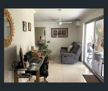 Stylish Central Townhouse - Photo 1