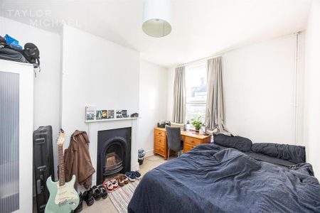 4 bedroom terraced house to rent - Photo 3