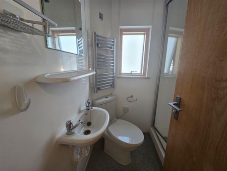 Burlington Avenue, B KT3, London - Photo 3