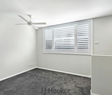 Elegant 3-Bedroom Townhouse - Designed for Effortless Living - Photo 4