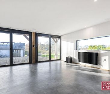 4 bedroom detached house to rent - Photo 2