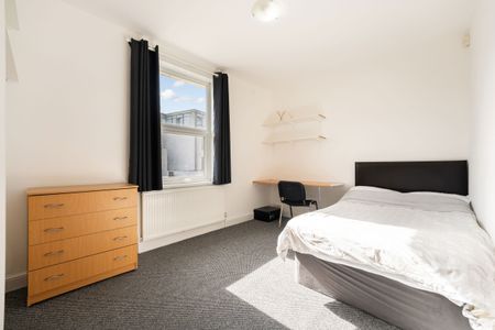 7 Harrow Road - Photo 3