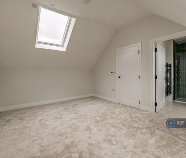 4 bedroom detached house to rent - Photo 1