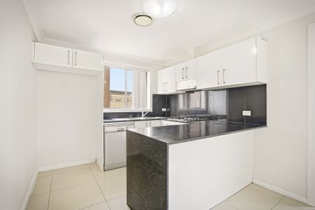 Spacious 4-Bedroom Family Home in Rooty Hill - Photo 4