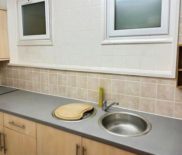 2 bedroom Flat To Let - Photo 3