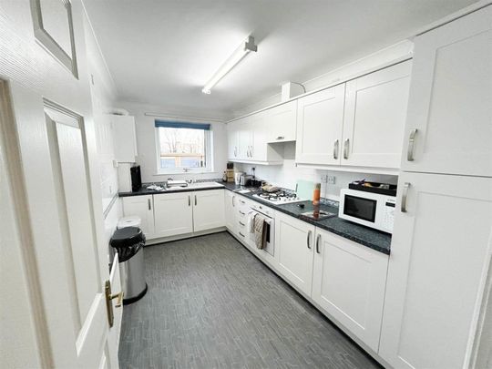 2 Bedroom Flat - Photo 1