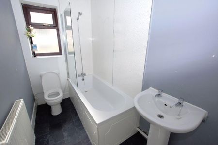 3 bedroom semi-detached house to rent - Photo 3